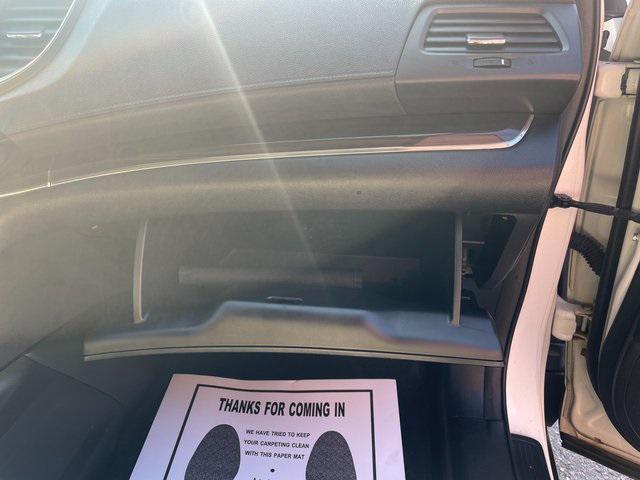 Photo of 2016 White Diamond Pearl Honda CR-V