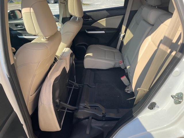 Photo of 2016 White Diamond Pearl Honda CR-V