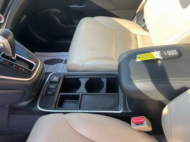 Photo of 2016 White Diamond Pearl Honda CR-V