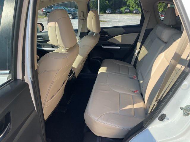 Photo of 2016 White Diamond Pearl Honda CR-V
