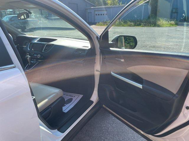 Photo of 2016 White Diamond Pearl Honda CR-V