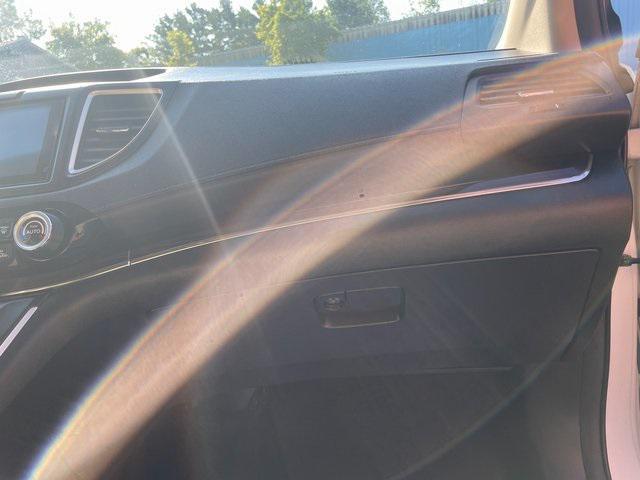 Photo of 2016 White Diamond Pearl Honda CR-V