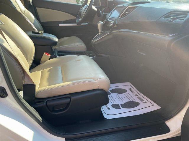 Photo of 2016 White Diamond Pearl Honda CR-V