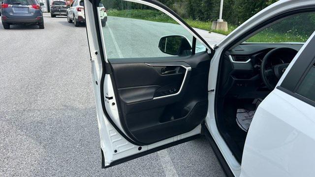 Photo of 2022 White Toyota RAV4