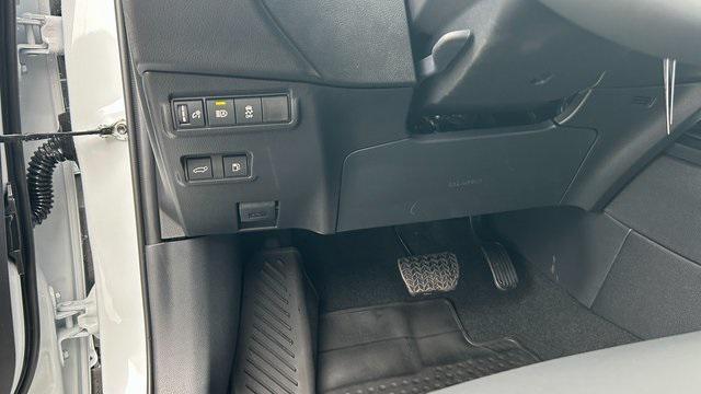 Photo of 2026 Wind Chill Pearl/Jet Black Toyota Corolla Hybrid