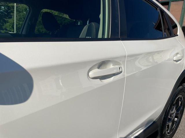 Photo of 2018 Crystal White Pearl Subaru Crosstrek