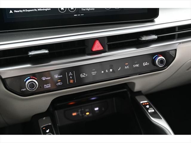 Photo of 2025 Cityscape Green Kia Sorento Hybrid