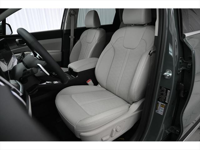 Photo of 2025 Cityscape Green Kia Sorento Hybrid