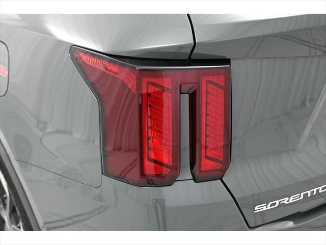 Photo of 2025 Cityscape Green Kia Sorento Hybrid