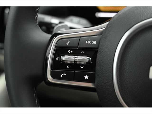 Photo of 2025 Cityscape Green Kia Sorento Hybrid