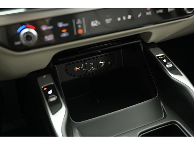 Photo of 2025 Cityscape Green Kia Sorento Hybrid