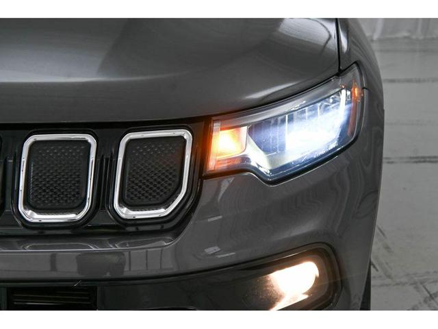 Photo of 2022 Granite Crystal Metallic Clearcoat Jeep Compass