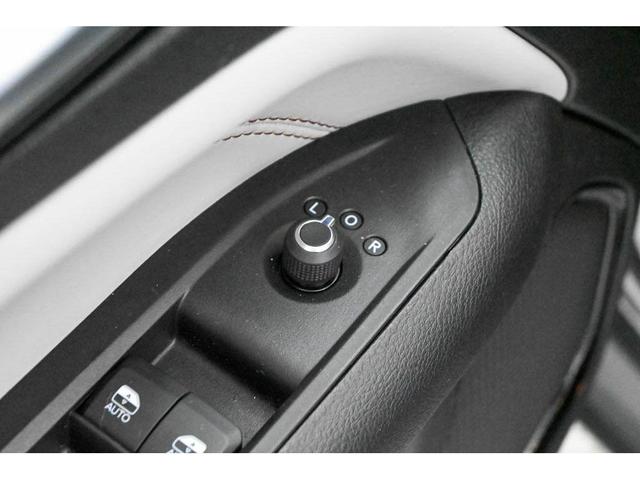 Photo of 2022 Granite Crystal Metallic Clearcoat Jeep Compass