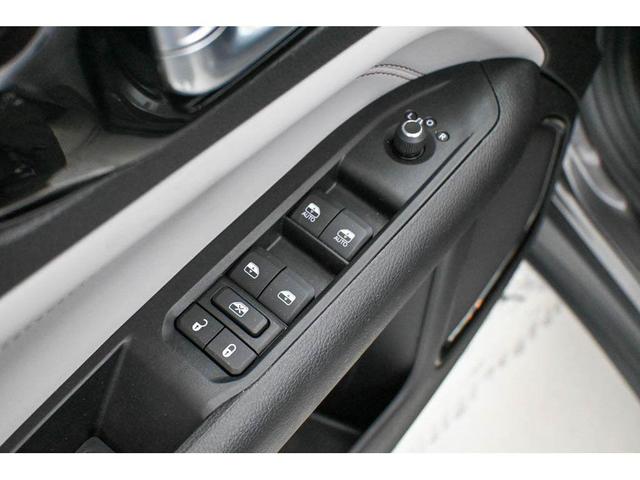 Photo of 2022 Granite Crystal Metallic Clearcoat Jeep Compass