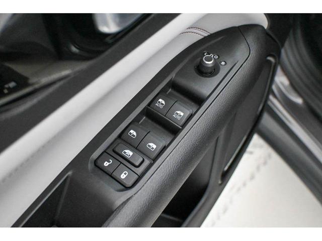Photo of 2022 Granite Crystal Metallic Clearcoat Jeep Compass