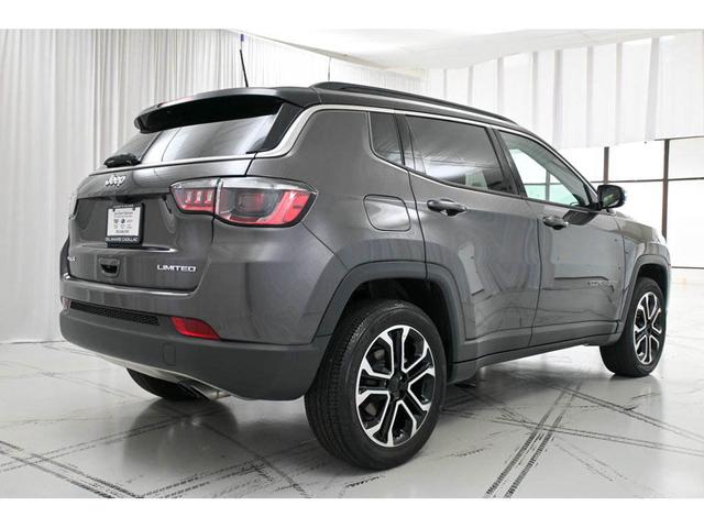 Photo of 2022 Granite Crystal Metallic Clearcoat Jeep Compass