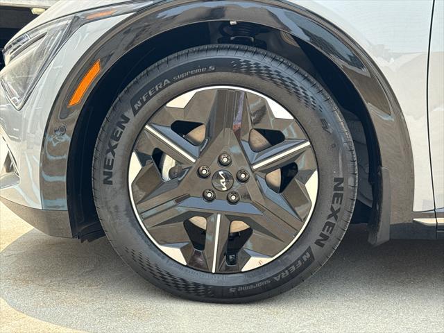 Photo of 2025 Wolf Gray Kia EV6