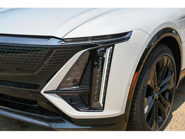 Photo of 2025 Crystal White Tricoat Cadillac LYRIQ