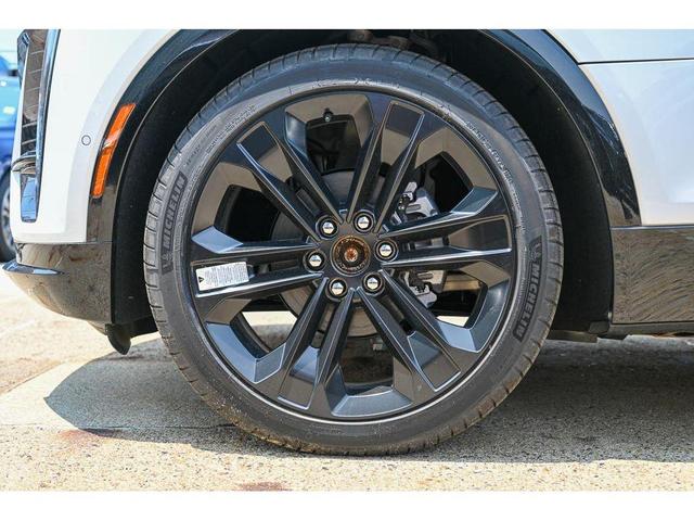 Photo of 2025 Crystal White Tricoat Cadillac LYRIQ