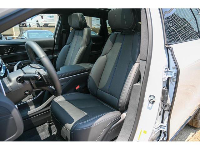 Photo of 2025 Crystal White Tricoat Cadillac LYRIQ