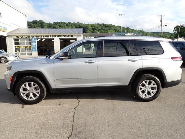 Photo of 2021 Silver Jeep Grand Cherokee L