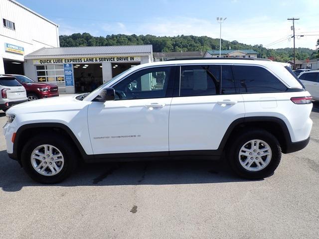 Photo of 2024 White Jeep Grand Cherokee