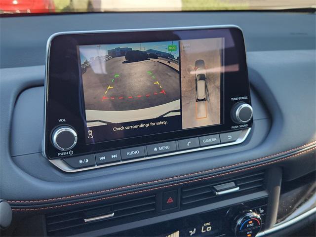 Photo of 2026 Everest White Pearl Tricoat Nissan Rogue