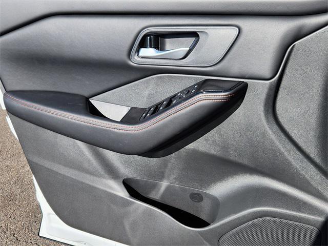 Photo of 2026 Everest White Pearl Tricoat Nissan Rogue