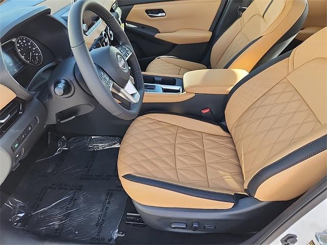 Photo of 2025 Aspen White Tricoat Nissan Sentra
