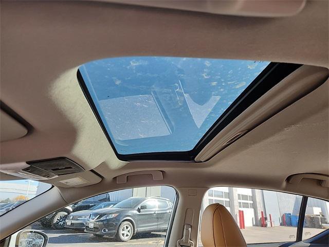 Photo of 2025 Aspen White Tricoat Nissan Sentra