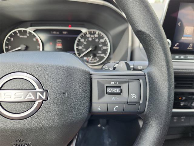 Photo of 2025 Glacier White Nissan Rogue