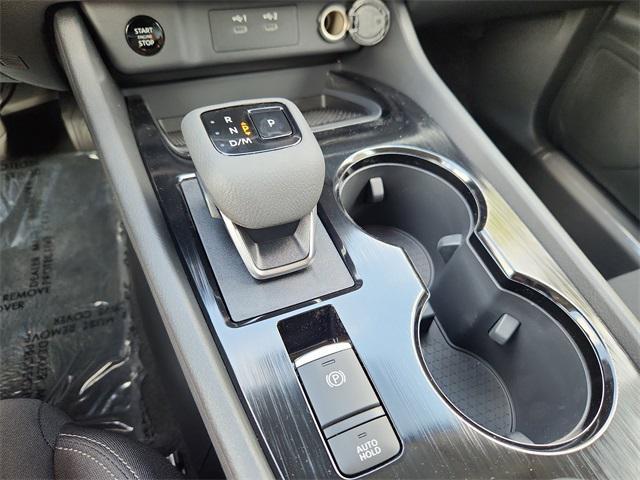 Photo of 2025 Glacier White Nissan Rogue