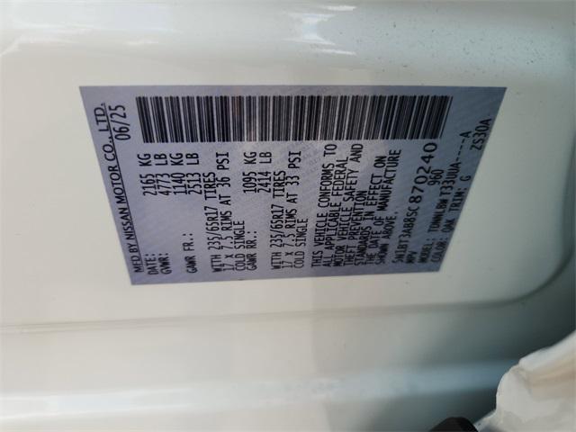 Photo of 2025 Glacier White Nissan Rogue