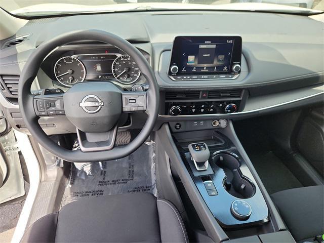 Photo of 2025 Glacier White Nissan Rogue