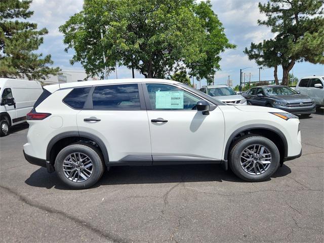 Photo of 2025 Glacier White Nissan Rogue