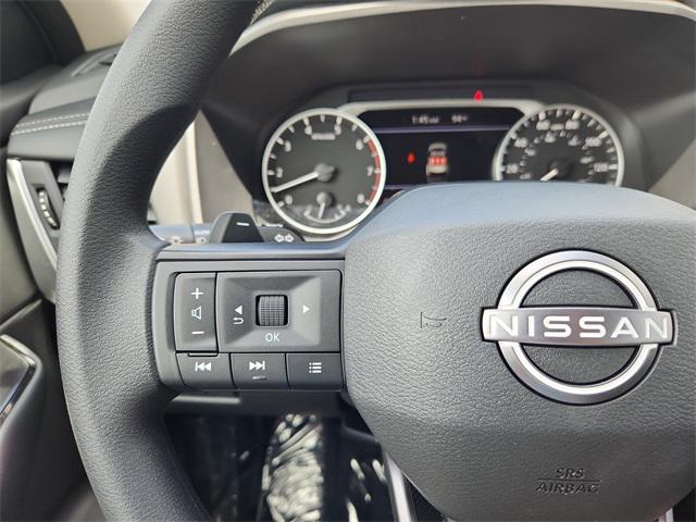 Photo of 2025 Glacier White Nissan Rogue