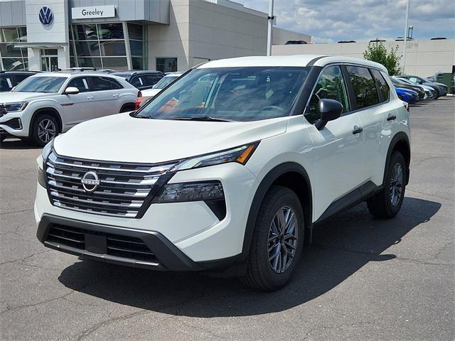 Photo of 2025 Glacier White Nissan Rogue