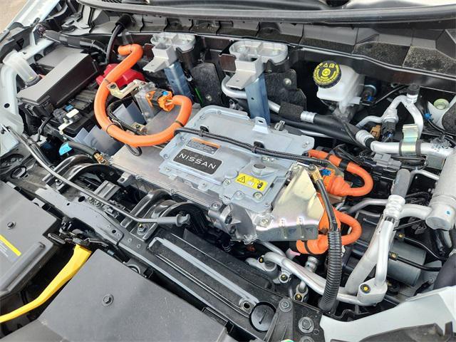 Photo of 2025 Everest White Pearl Tricoat/Black Diamond Pearl Nissan ARIYA