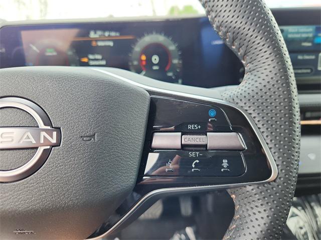 Photo of 2025 Everest White Pearl Tricoat/Black Diamond Pearl Nissan ARIYA