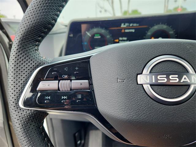 Photo of 2025 Everest White Pearl Tricoat/Black Diamond Pearl Nissan ARIYA
