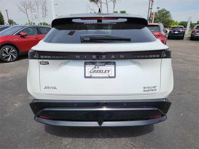 Photo of 2025 Everest White Pearl Tricoat/Black Diamond Pearl Nissan ARIYA