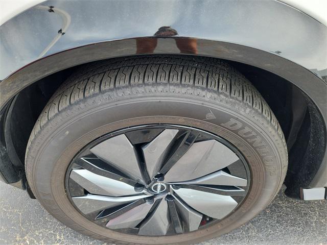 Photo of 2025 Everest White Pearl Tricoat/Black Diamond Pearl Nissan ARIYA