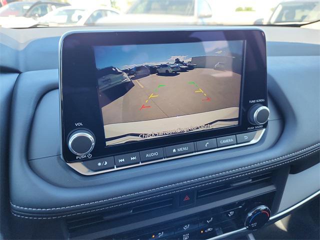 Photo of 2026 Glacier White Nissan Rogue