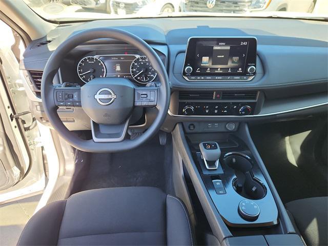 Photo of 2026 Glacier White Nissan Rogue