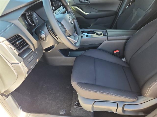 Photo of 2026 Glacier White Nissan Rogue