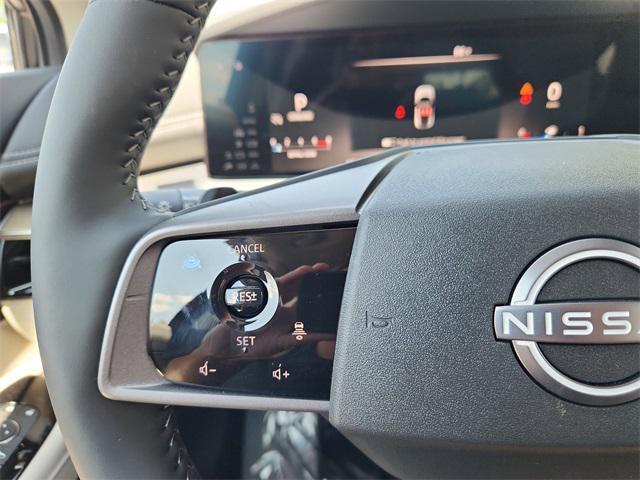 Photo of 2025 Champagne Silver Metallic Nissan Murano