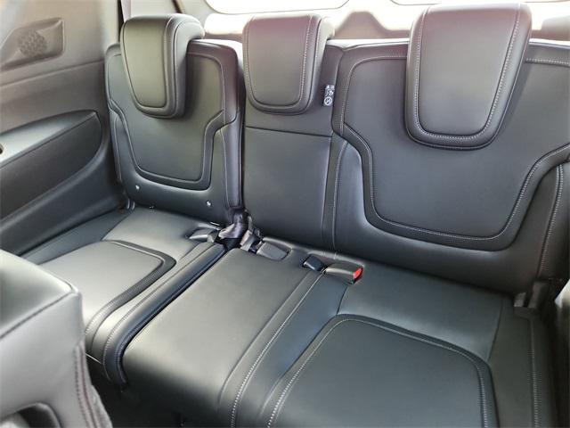 Photo of 2025 Alpine Metallic/Super Black Nissan Armada