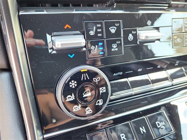 Photo of 2025 Alpine Metallic/Super Black Nissan Armada