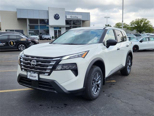 Photo of 2025 Glacier White Nissan Rogue