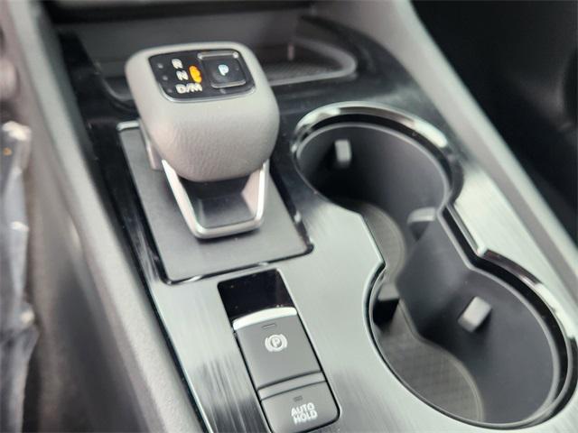 Photo of 2025 Glacier White Nissan Rogue